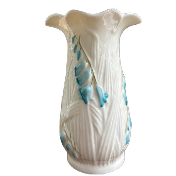 Vintage BELLEEK Bone China Ireland "Blue Bell" Flower Vase Harebell Embossed Bud - Picture 5 of 7